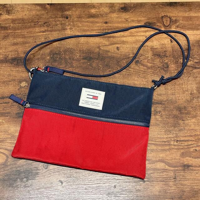 TOMMY HILFIGER(トミーヒルフィガー)のTOMMY HILFIGER カバン サコッシュ メンズのバッグ(ボディーバッグ)の商品写真