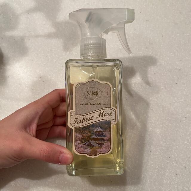 値下げしました！SABON ファブリックミスト　ディケード コスメ/美容のリラクゼーション(その他)の商品写真