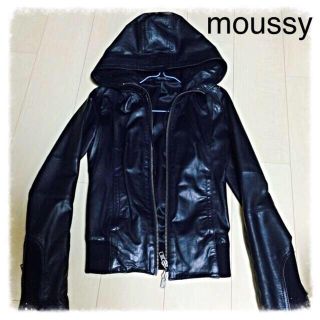 マウジー(moussy)のマウジー　ラムレザー　ライダースジャケット　フードボア　美品(ライダースジャケット)