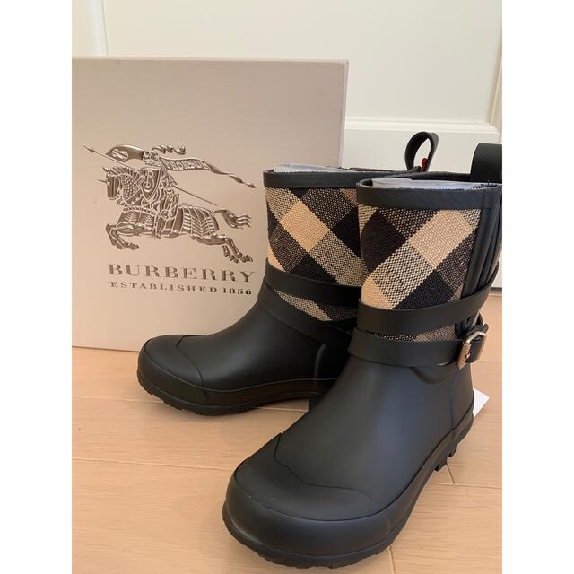 BURBERRY(バーバリー)のBurberry children ブーツ　19センチ　未使用品 キッズ/ベビー/マタニティのキッズ靴/シューズ(15cm~)(ブーツ)の商品写真