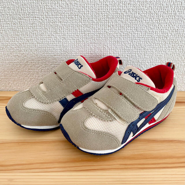 asics(アシックス)の【スニーカー 15.5cm】 ASICS スクスク アイダホ BABY 3 キッズ/ベビー/マタニティのキッズ靴/シューズ(15cm~)(スニーカー)の商品写真