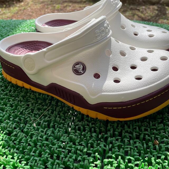 crocs(クロックス)のcrocs フロントコート クロッグ ホワイト/ゴールド レディースの靴/シューズ(サンダル)の商品写真