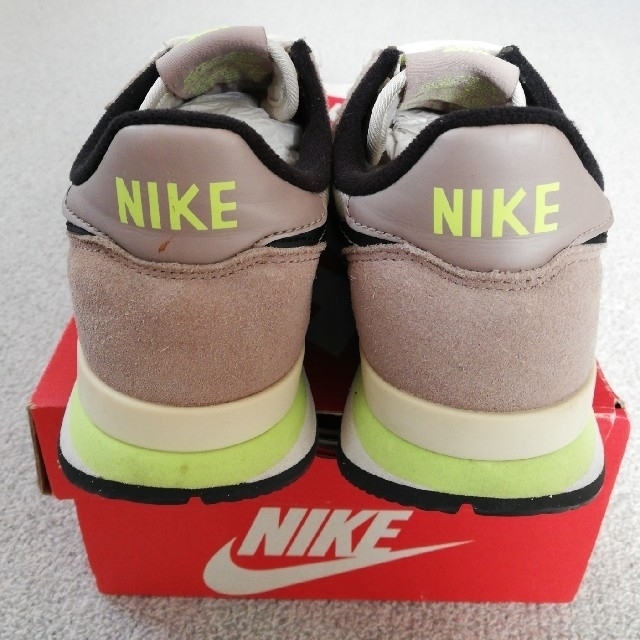NIKE(ナイキ)のナイキ　インターナショナリスト　23.5センチ レディースの靴/シューズ(スニーカー)の商品写真