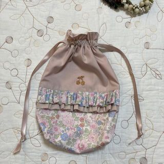 リバティ巾着袋　ハンドメイド　ベッツィ  ライトピンクメルシー　入園入学グッズ(外出用品)