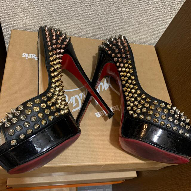 Christian Louboutin(クリスチャンルブタン)のルブタン　スパイク　23.5 37サイズ　裏張り有り　レア　定価以下 レディースの靴/シューズ(ハイヒール/パンプス)の商品写真