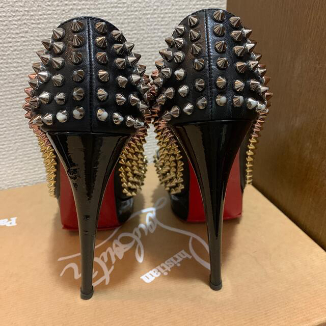 Christian Louboutin(クリスチャンルブタン)のルブタン　スパイク　23.5 37サイズ　裏張り有り　レア　定価以下 レディースの靴/シューズ(ハイヒール/パンプス)の商品写真