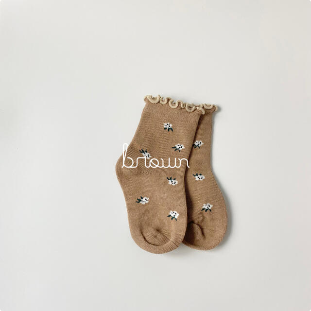 flower baby socks brown キッズ/ベビー/マタニティのこども用ファッション小物(靴下/タイツ)の商品写真