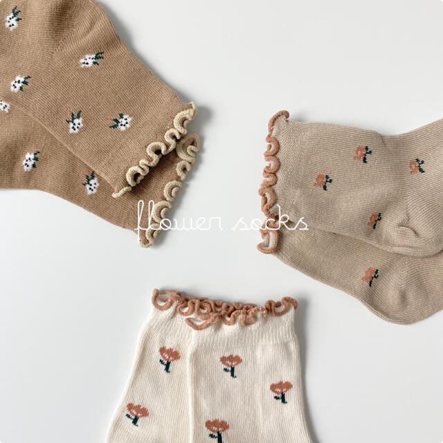 flower baby socks brown キッズ/ベビー/マタニティのこども用ファッション小物(靴下/タイツ)の商品写真