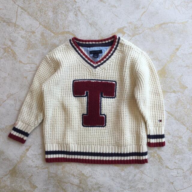 TOMMY HILFIGER(トミーヒルフィガー)のTOMYHILFIGER キッズ　Vネックニット　約90センチ キッズ/ベビー/マタニティのキッズ服男の子用(90cm~)(ニット)の商品写真