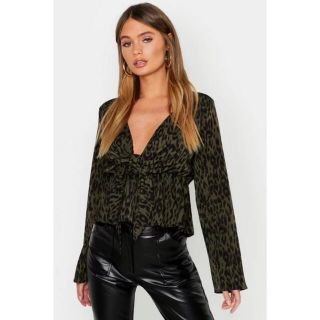 ザラ(ZARA)のBoohooレオパード柄フロントリボンペプラムトップス fashion nova(シャツ/ブラウス(長袖/七分))