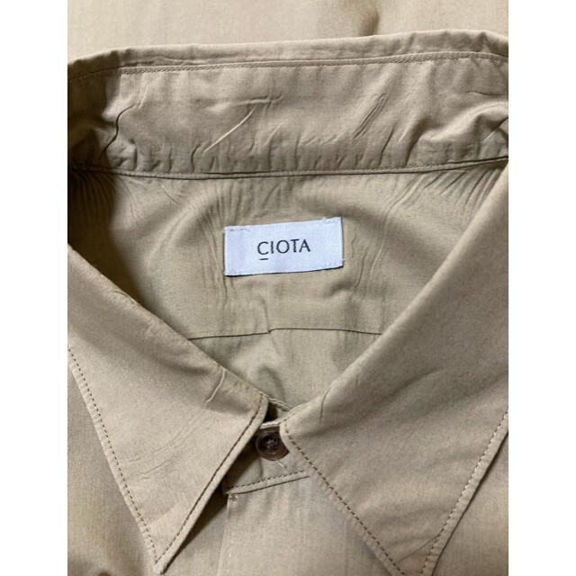 CIOTA シャツ レギュラーカラー ベージュ スビンコットン タイプライター メンズのトップス(シャツ)の商品写真