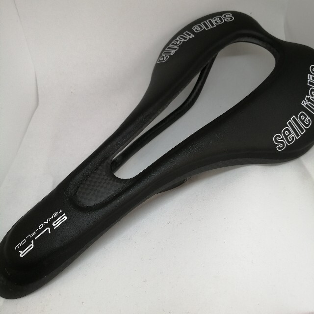 フルカーボン　サドル　ロードバイク SELLE ITALIA  セラ イタリア約125g±10g表面