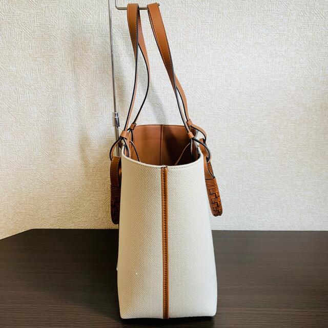 LOEWE(ロエベ)のLOEWE ロエベ アナグラム トートバッグ スモール ジャガードカーフスキン レディースのバッグ(トートバッグ)の商品写真