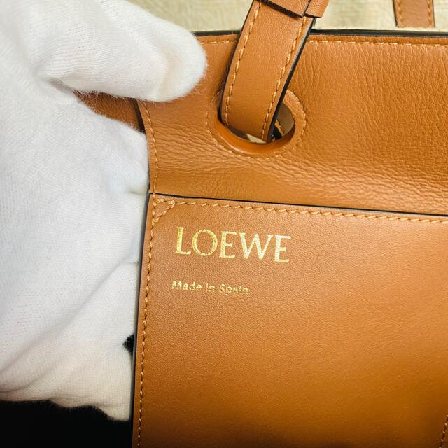 LOEWE(ロエベ)のLOEWE ロエベ アナグラム トートバッグ スモール ジャガードカーフスキン レディースのバッグ(トートバッグ)の商品写真