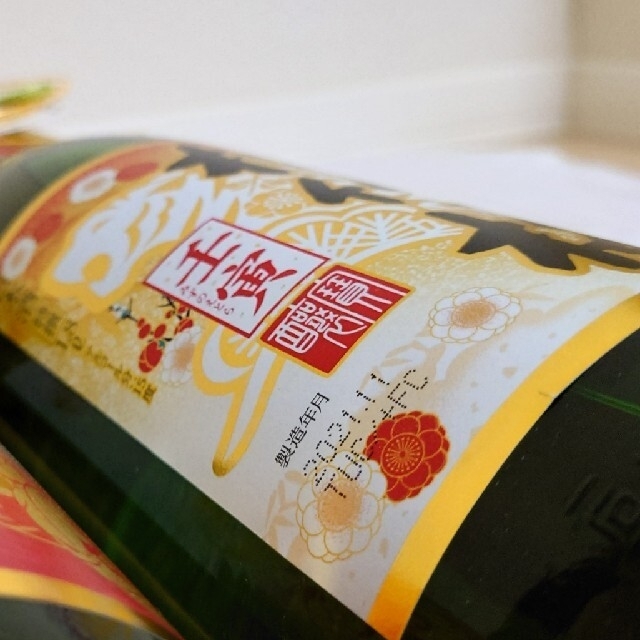 松竹梅 1.8L 2本セット 吟醸・金箔純米干支 日本酒 宝酒造 食品/飲料/酒の酒(日本酒)の商品写真