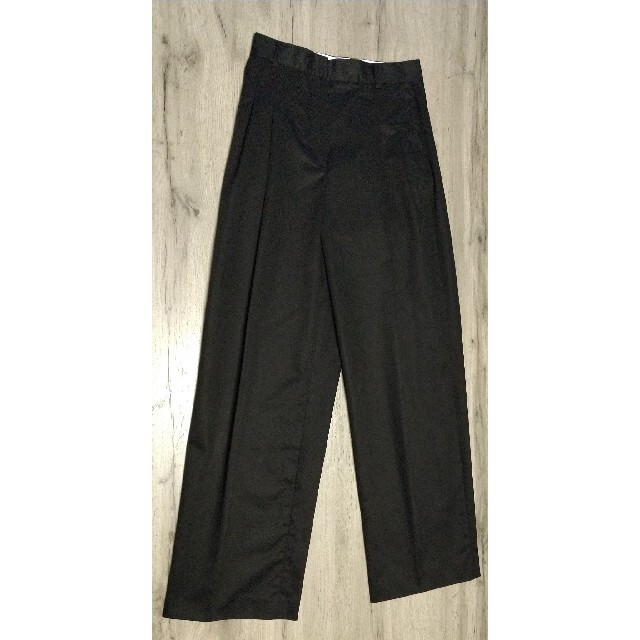 TODAYFUL(トゥデイフル)の【完売品・美品】TODAYFUL  Tuck Twill Trousers 38 レディースのパンツ(カジュアルパンツ)の商品写真