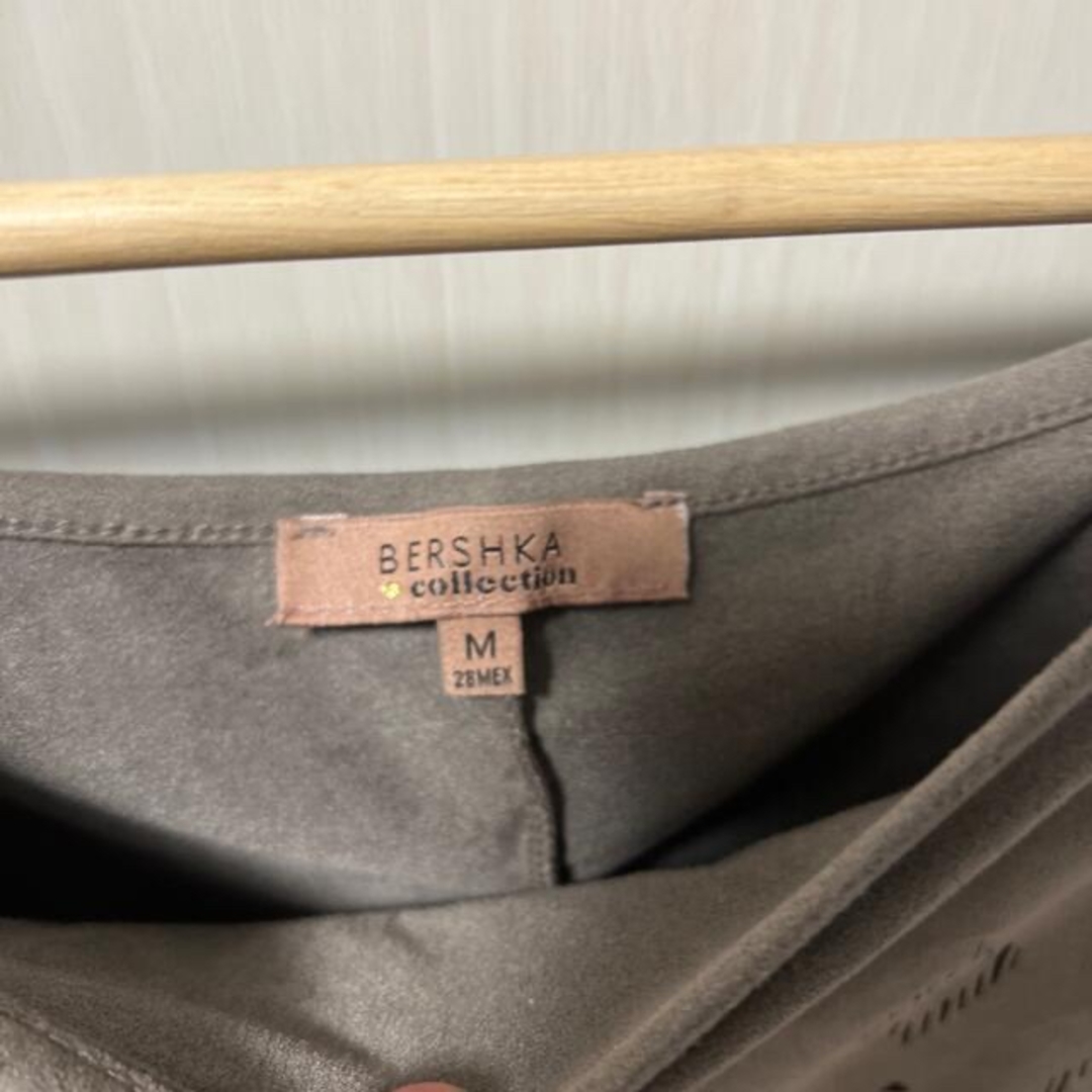 Bershka(ベルシュカ)の裾フリンジTシャツ、ギャザーベストセット レディースのトップス(Tシャツ(半袖/袖なし))の商品写真