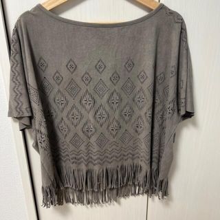 ベルシュカ(Bershka)の裾フリンジTシャツ、ギャザーベストセット(Tシャツ(半袖/袖なし))