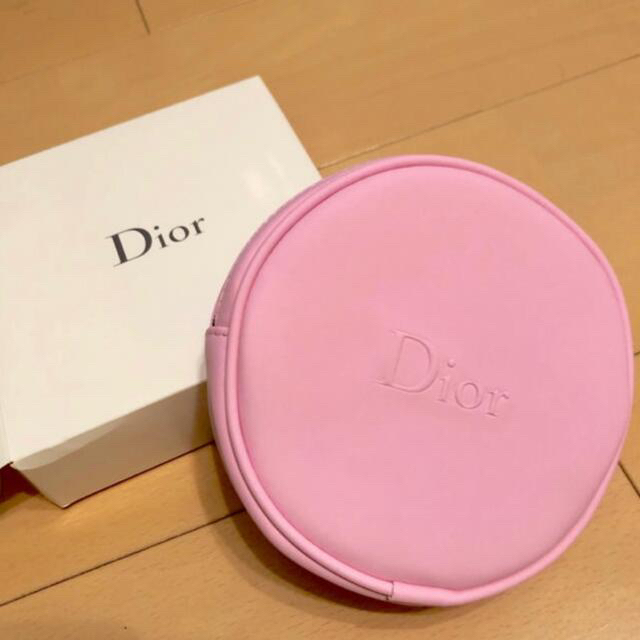 Christian Dior(クリスチャンディオール)のDior ピンク 丸型 ポーチ　 レディースのファッション小物(ポーチ)の商品写真
