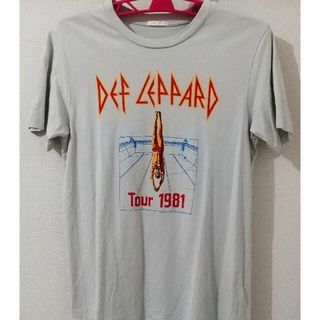 ジーユー(GU)の◆DEF LEPPARD【ハイ&ドライ 1981】バンドTシャツ⭐デフレパード(ミュージシャン)