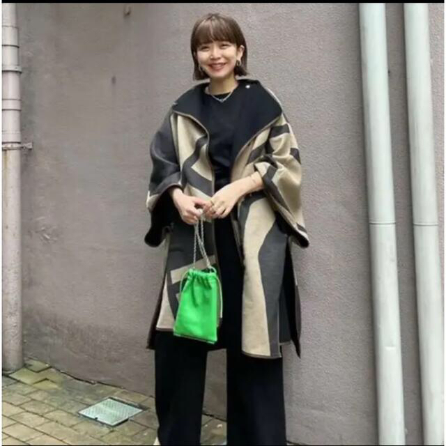 Ameri VINTAGE(アメリヴィンテージ)のREVERSIBLE COLOR PONCHO COAT  レディースのジャケット/アウター(ポンチョ)の商品写真