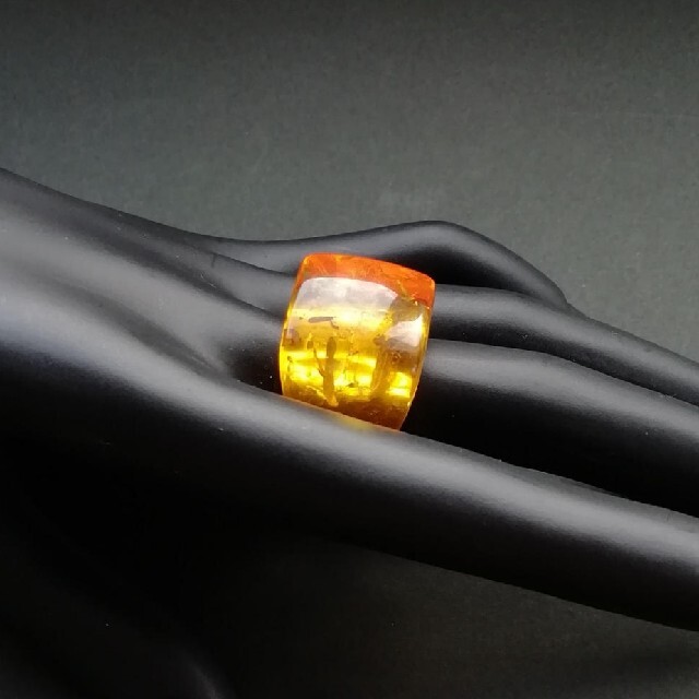 和の宝石・美しい琥珀の指輪・アンバー・リング・13.5号・⑰ レディースのアクセサリー(リング(指輪))の商品写真