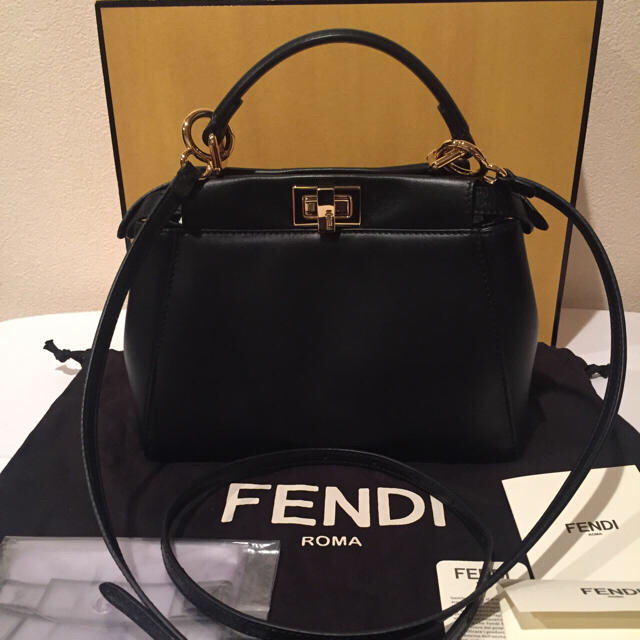 2023即納】 FENDI はんびーの様専用 フェンディ ピーカブー ミニ ブラック×ゴールド金具の通販 by yocchi's  shop｜フェンディならラクマ