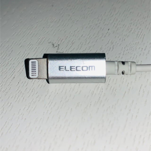 ELECOM(エレコム)のELECOM Lightning 3.5mm変換アダプター スマホ/家電/カメラのスマホアクセサリー(ストラップ/イヤホンジャック)の商品写真