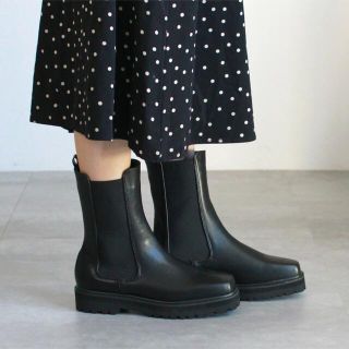 見事な 《お値下げ中》UGG アグ 22cm 黒 美品 ミドル エンジニアブーツ