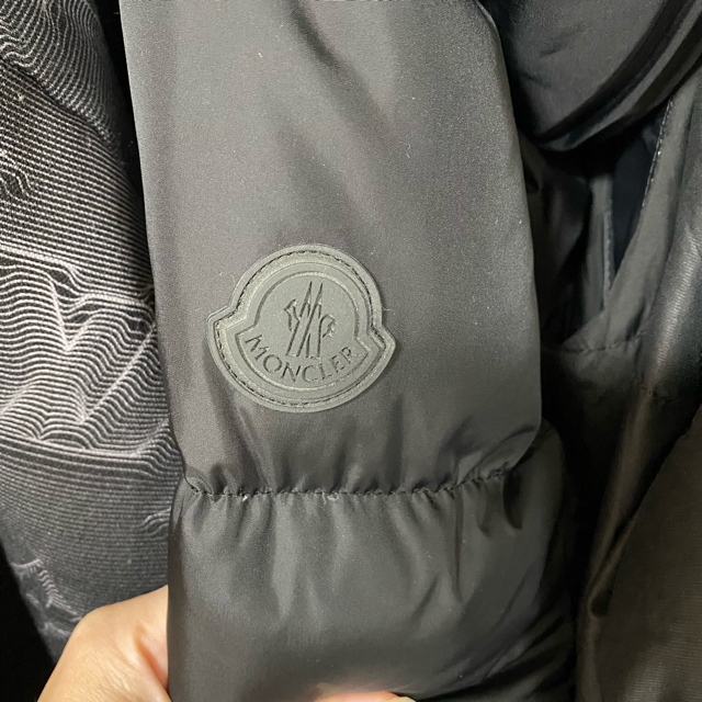 MONCLER(モンクレール)のMONCLER モンクラー 999 ブラック サイズ3 メンズのジャケット/アウター(ダウンジャケット)の商品写真