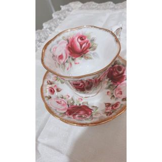 ロイヤルアルバートサマーバウンティシリーズルビーのカップ