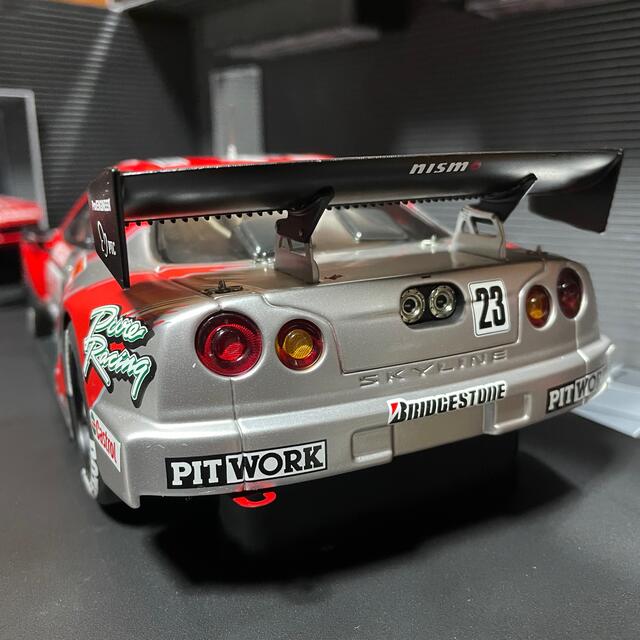 い出のひと時に、とびきりのおしゃれを！ 未展示品 オートアート1/18 スカイラインGT-R (R34)テストカー ミニカー 