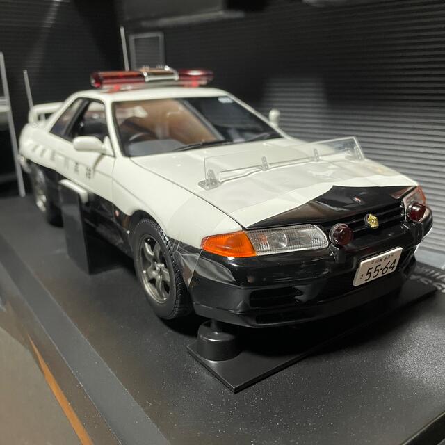 公式直営店』 絶版激レア！新品1/18京商スカイライン GT-R (R32 )神奈川県警