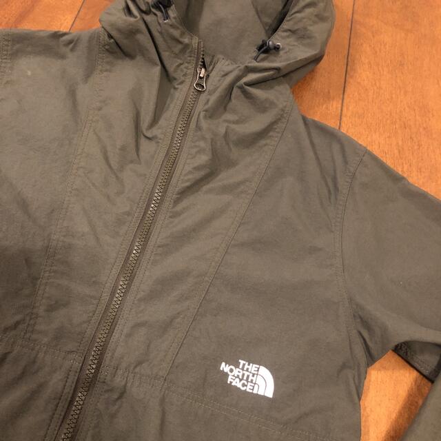 THE NORTH FACE(ザノースフェイス)のザノースフェイス　アウター　ジャンパー　カーキ レディースのジャケット/アウター(ナイロンジャケット)の商品写真