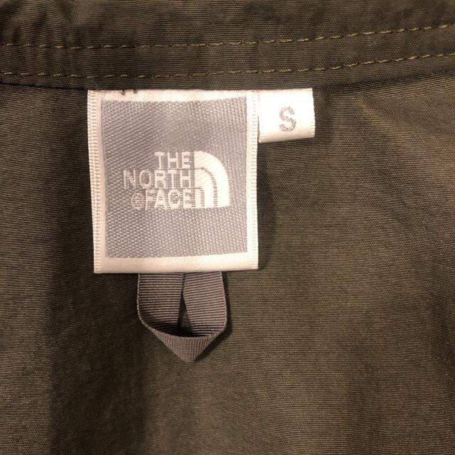 THE NORTH FACE(ザノースフェイス)のザノースフェイス　アウター　ジャンパー　カーキ レディースのジャケット/アウター(ナイロンジャケット)の商品写真