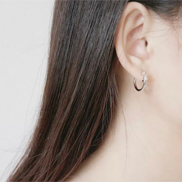 CELINE セリーヌ ノットピアス シルバー 片耳 - ピアス(両耳用) CELINE セリーヌ ノットピアス シルバー 片耳 - ピアス(両耳用)
