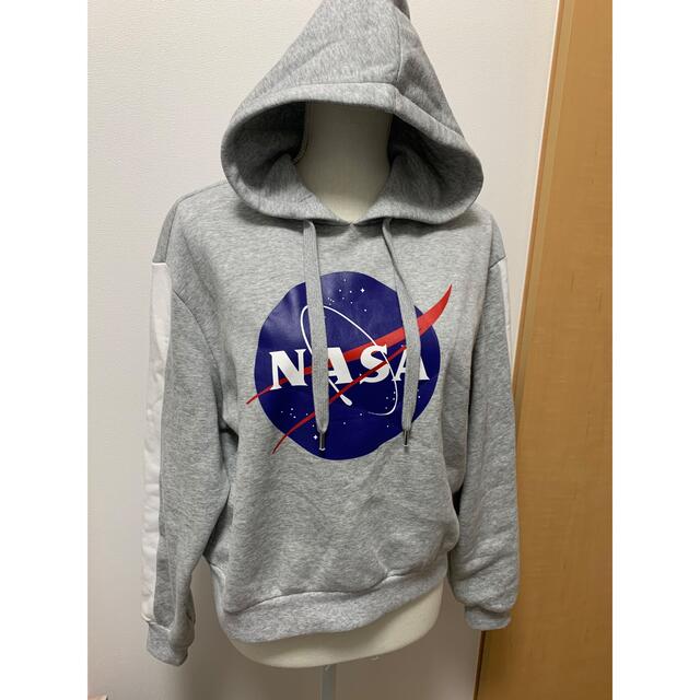 H&M(エイチアンドエム)のH&M  NASA プリントフーディー/裏起毛 レディースのトップス(トレーナー/スウェット)の商品写真