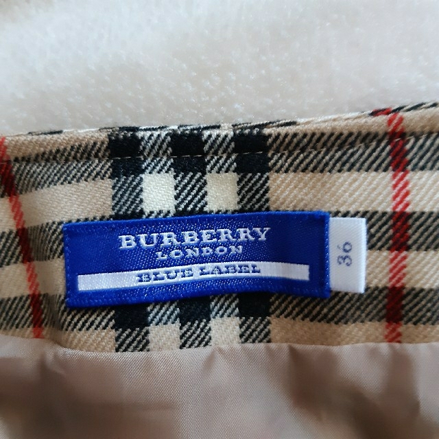 BURBERRY BLUE LABEL(バーバリーブルーレーベル)のバーバリー・ブルーレーベル　BURBERRY　スカート　ベージュ　ノバチェック レディースのスカート(ミニスカート)の商品写真