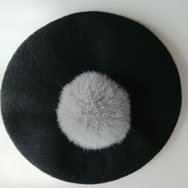 JENNI(ジェニィ)のジェニィ ベレー帽 ファーのポンポンつき サイズS キッズ/ベビー/マタニティのこども用ファッション小物(帽子)の商品写真