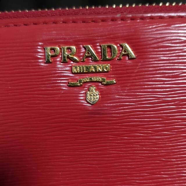 PRADA(プラダ)のプラダPRADA　長財布　赤　イタリア製 レディースのファッション小物(財布)の商品写真