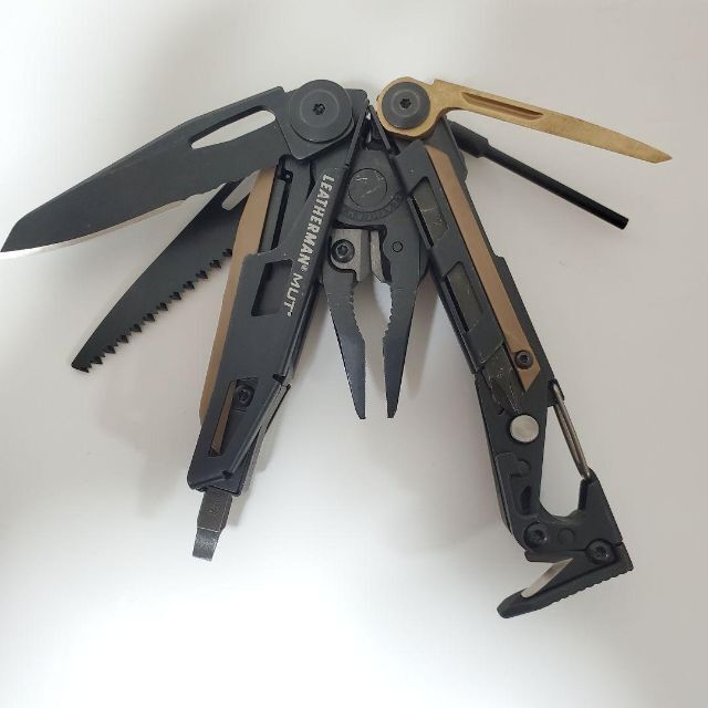 LEATHERMAN(レザーマン)の【早い者勝ちセール】レザーマン leatherman mut bk スポーツ/アウトドアのアウトドア(その他)の商品写真