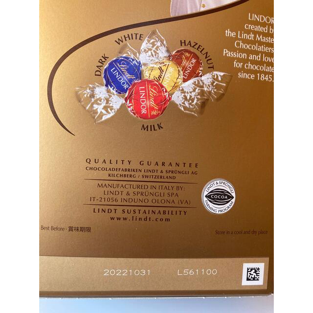 Lindt(リンツ)のリンツ　ゴールドアソート24個　＆　ピンクアソート12個 食品/飲料/酒の食品(菓子/デザート)の商品写真