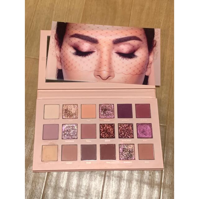 HUDA Beauty  New Nude  アイシャドウパレット