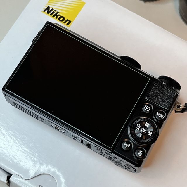 Nikon(ニコン)のNikon 1 J5 ダブルレンズキット BLACK スマホ/家電/カメラのカメラ(ミラーレス一眼)の商品写真