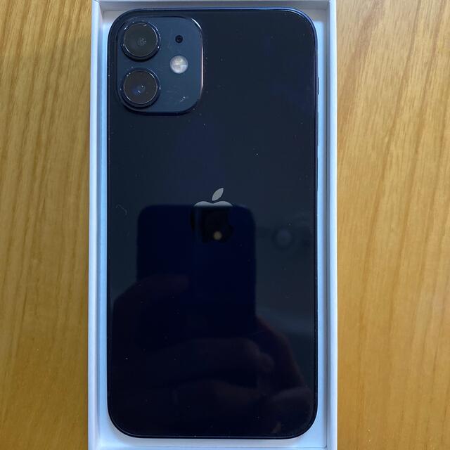 iPhone(アイフォーン)のiPhone 12 mini 64GB ブラック SIMロック解除済み  スマホ/家電/カメラのスマートフォン/携帯電話(スマートフォン本体)の商品写真