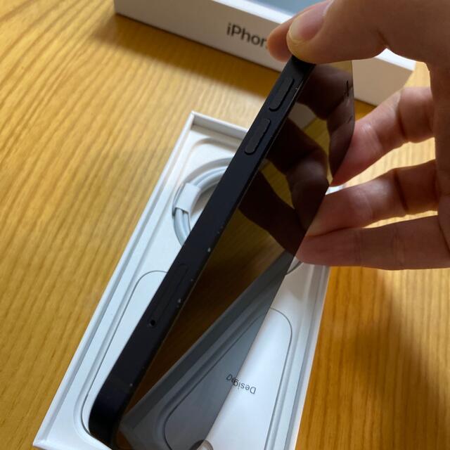 iPhone(アイフォーン)のiPhone 12 mini 64GB ブラック SIMロック解除済み  スマホ/家電/カメラのスマートフォン/携帯電話(スマートフォン本体)の商品写真