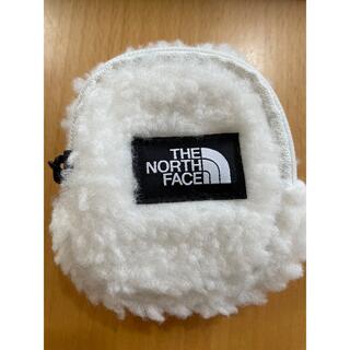 ザノースフェイス(THE NORTH FACE)の韓国限定ノースフェイス モコモコ素材のミニポーチ ミニ財布 ホワイト白(コインケース)