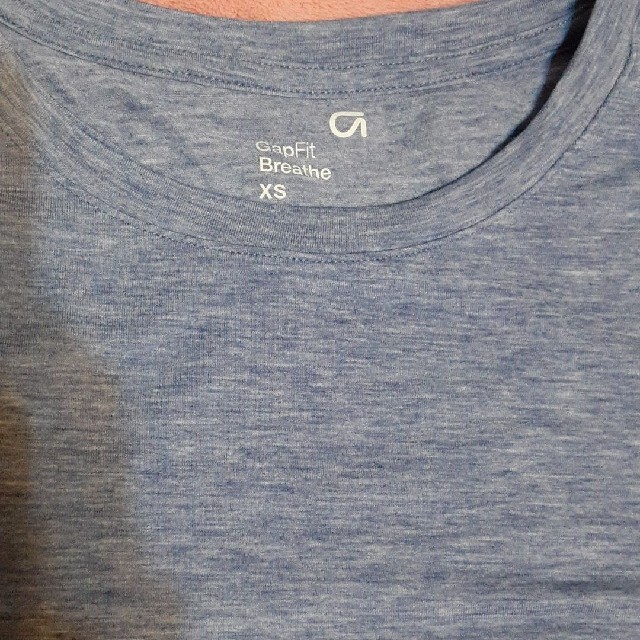 GAP(ギャップ)のGapFit Breathe Tシャツ  XS スポーツ/アウトドアのトレーニング/エクササイズ(ヨガ)の商品写真