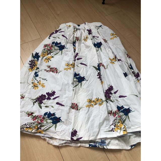 しまむら(シマムラ)のしまむら　花柄スカート　ホワイト　膝下丈 レディースのスカート(ロングスカート)の商品写真