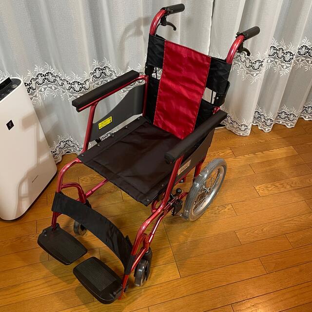 ♿️介助式 車椅子 とても軽くスイスイ小回り 持ち運びが楽な コンパクトタイプ